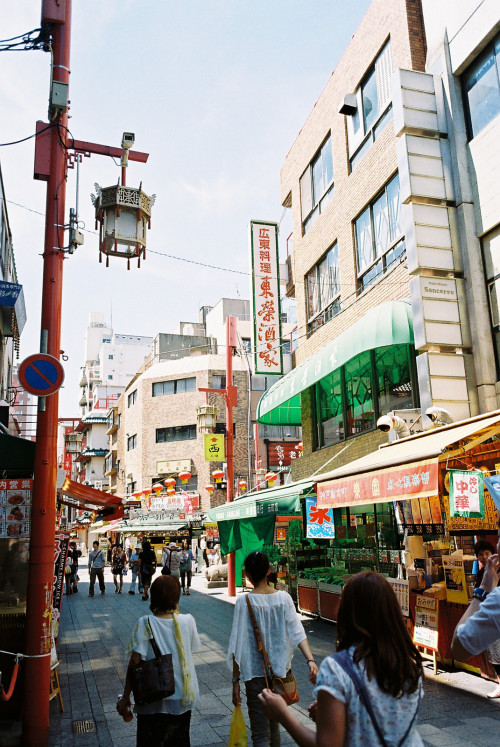 中華街 (3) by INVISIBLE AVia Flickr:CONTAX G2+Carl Zeiss Biogon T* 2.8/28 KODAK GOLD 100