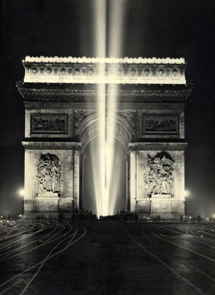 Arc de Triomphe, Paris, vers 1930.