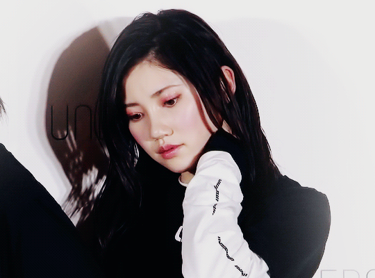 mochichan00: I’m shook by her visual 