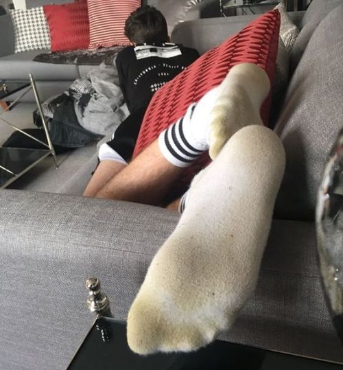 dirtycollegeboyfeet: He’s so occupied playing his new Nintendo Switch he probably wouldn’t even noti