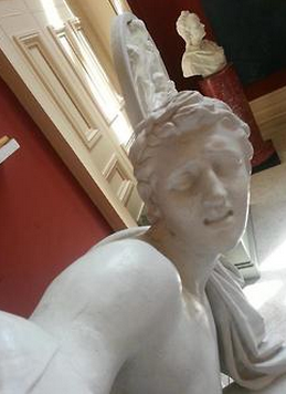 thelazykorean:  me taking a selfie  