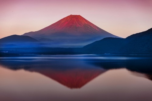 A quiet time, Mt Fuji in Japan © Muneo Abe