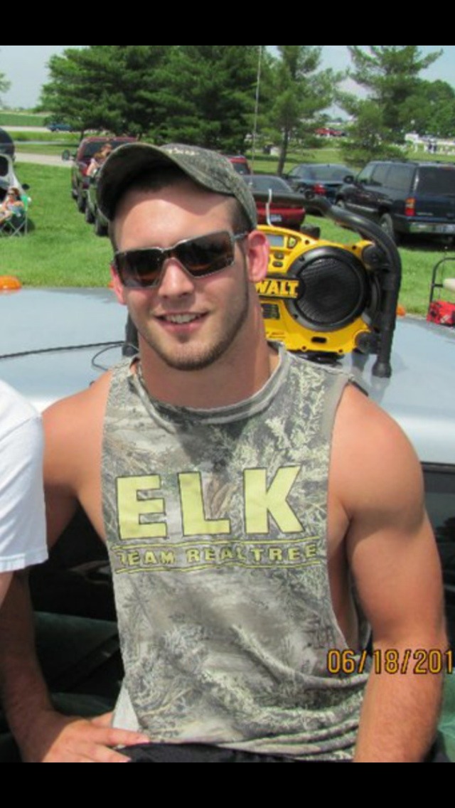 ksufraternitybrother:  FUCK! KSU-Frat Guy:  Over 52,000 followers and 38,000 posts.
