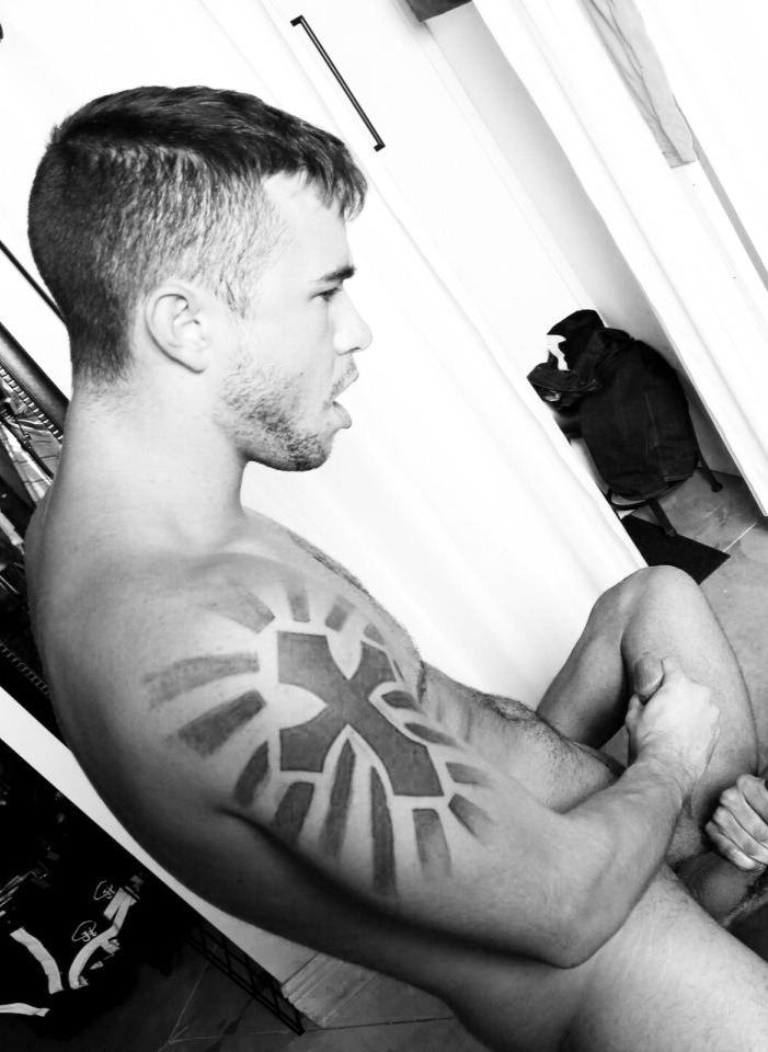 troyxxx:  LEO SWEETWOOD 