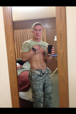 militarymencollection:  militarymencollection.tumblr.com