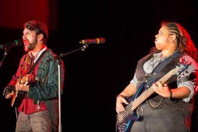 Marius looks like he's gonna eat the mic, Ashes looks plain concerned