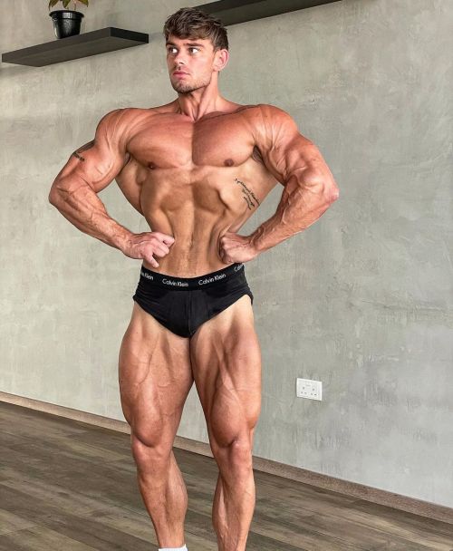 Porn photo musclecomposition:Bodybuilder, Toby Richards