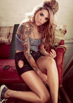 i-always-bet-on-inked-girls:  More here I Always Bet On Inked Girls