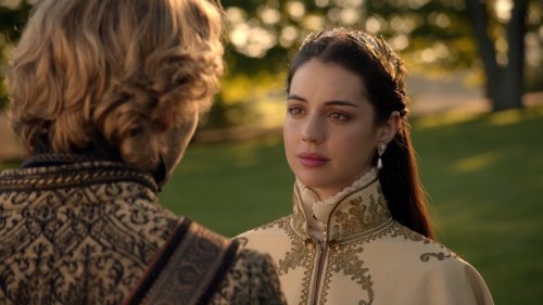 REIGN 2x07: ADELAIDE KANE wearing ALEXANDER MCQUEEN (fashion-of-reign.tumblr.com/post/1027001