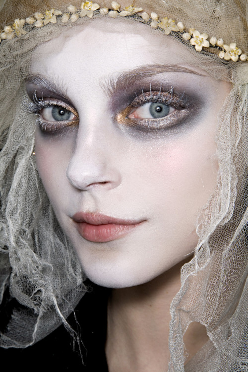 zoetica:I’ve been collecting these images from Galliano’s perfect, gaudy, vaguely-Russia-inspired F/