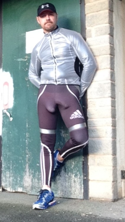 tightshort:  Bulging in addidas tights