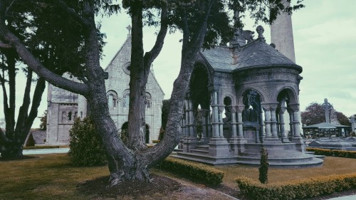 fernandamorete:Glasnevin Cemetery Quando vou à pé para o trabalho, passo em frente à este cemitério 