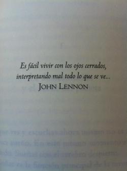 sonriie-ce-dospuntos:  John-Lennon 