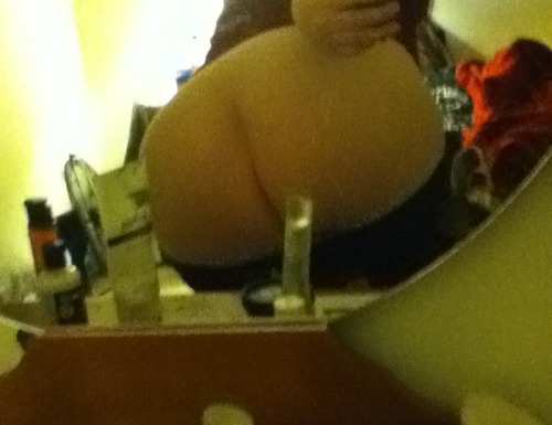 hothot-sex: I have got to get a better camera. Goodnight lovelies, and happy topless Tuesday/technic