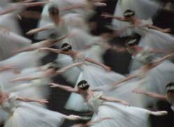 yoiness:  Paris Opera Ballet Is Headed to New YorkBy THE NEW YORK TIMES 2011. Giselle. 