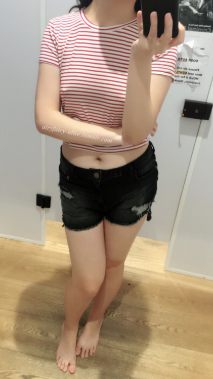 airyfairy-alice:  Anyone into kpop here? :D I kinda feel like a kpop star in this outift! HAHA maybe I should consider buying the red top and match it with a pair of jeans, it would look so good *^* Anyways, I’ve been thinking about it and I’ve