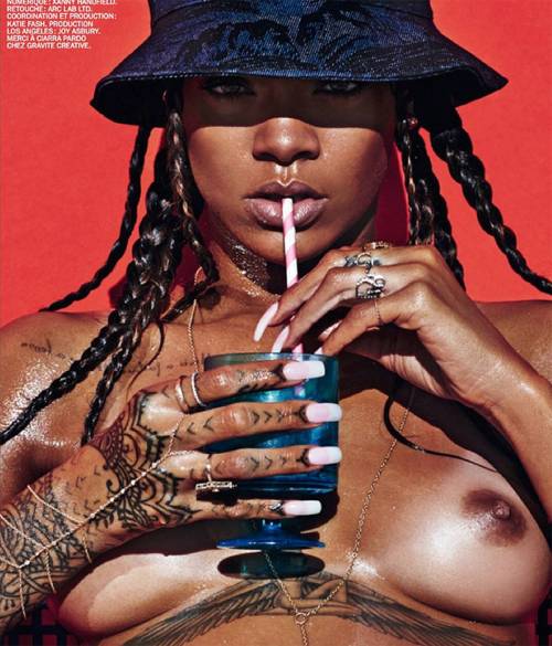 hotsexyfemalecelebs:  Rihanna topless in Lui Magazine