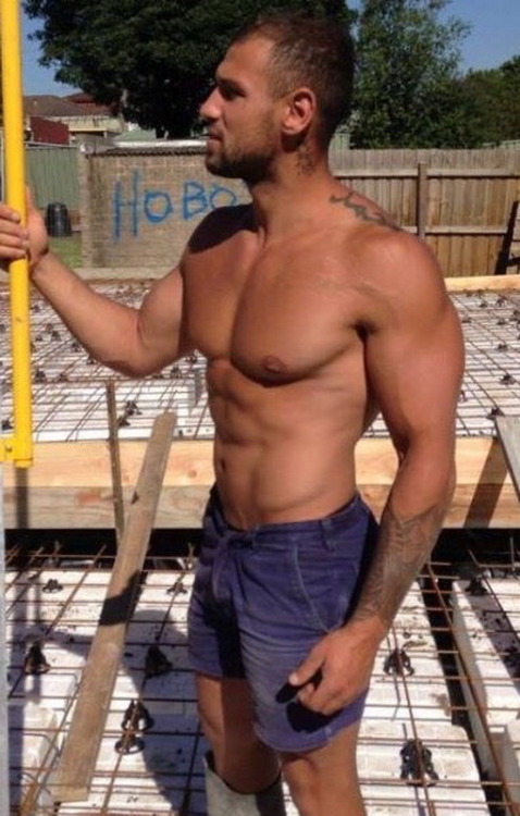 hunks4you:  http://hunks4you.tumblr.com/  Say Something  Send Something 