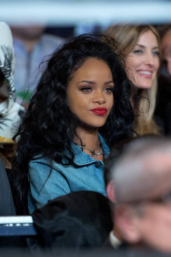 chickynyc:  hqrihanna:  <3  Bae