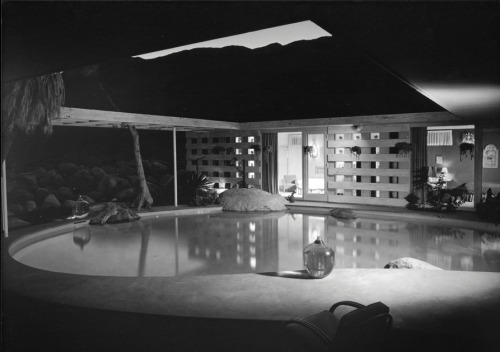 ofhouses:  345. Albert Frey /// Loewy House /// Palm Springs, California, USA /// 1946-47 OfHouses guest curated by Sebastian Adamo (Adamo-Faiden): “The house as an oasis that induces to the celebration of climate.”(Photos: © Julius Shulman, Peter