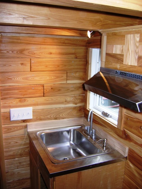 tinyhouseamerica:  Another AMAZING tiny house!  This home is built on a standard trailer and uses the galley floor plan to fit in full sized washer and dryer (the shiny red boxes), full sized kitchen appliances, and a bathroom with an incinerating toilet!