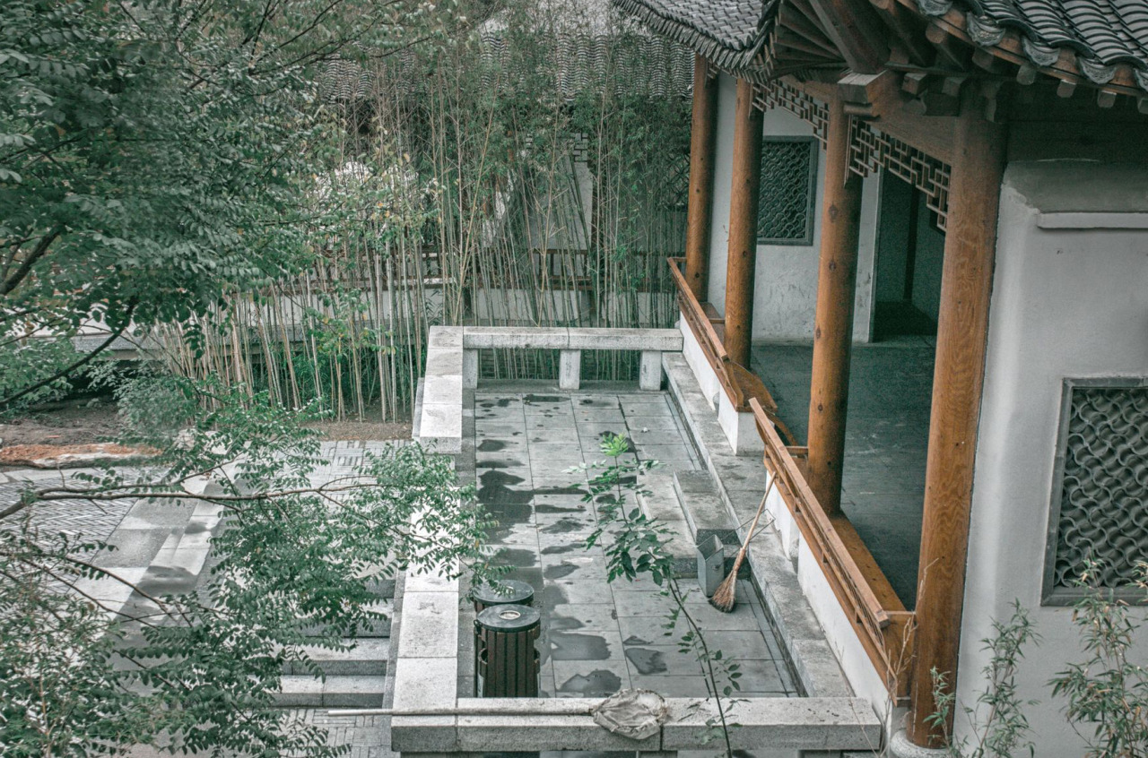 fuckyeahchinesegarden:traditional chinese mansion by Mike.  tianjin, china