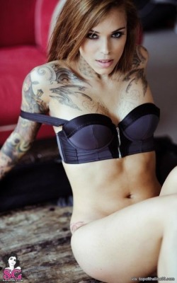 allgrownsup:  hot and sexy inked girls only
