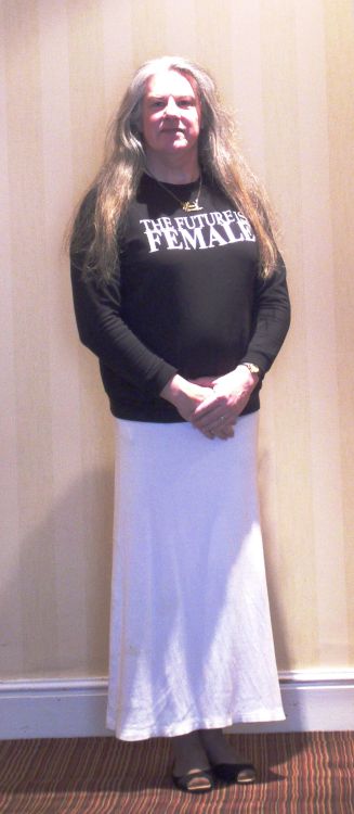 Hotel break. Monday morning, a simple outfit for breakfast. Black top, cream skirt, Silkies tights &