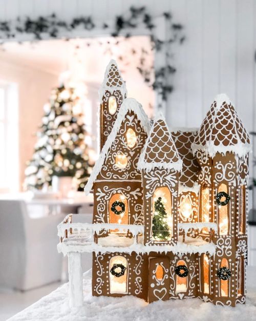 mychristmasstory:Gingerbread house inspiration