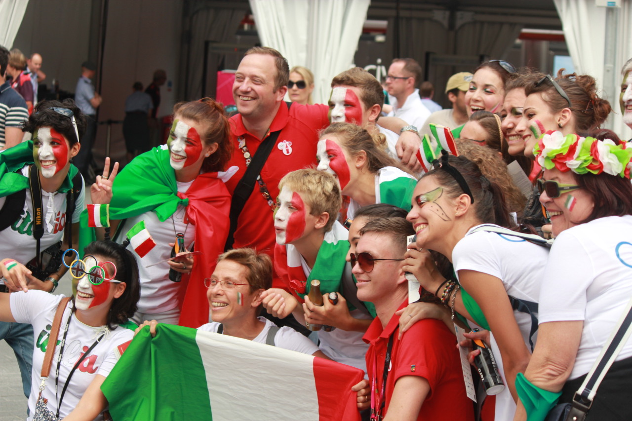 friskavris: The italian fandom right now, waiting for Michele Crispino to appear