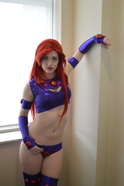 cosplayed:  Frinda Frisk as Starfire 