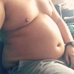 gimmefictiontx:  Damn I’m fat! 260lbs http://ift.tt/2jAs9kK