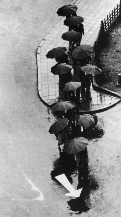 mudwerks:casadabiqueira:TokyoAndré Kertész, 1968could seriously use some rain in these parts right