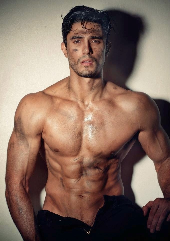 malebodyperfection:  Lucas Gil