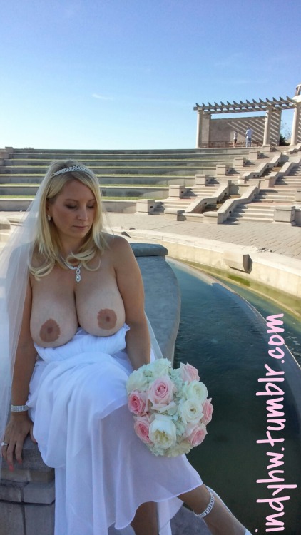 bridesandhoneymoonshots3:  #indyhwThanks for the submission.  Please keep them cumming….