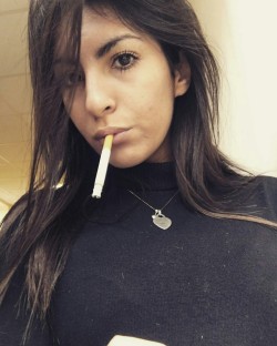 smokingsexplayground:  Sexy Smoking Hottie