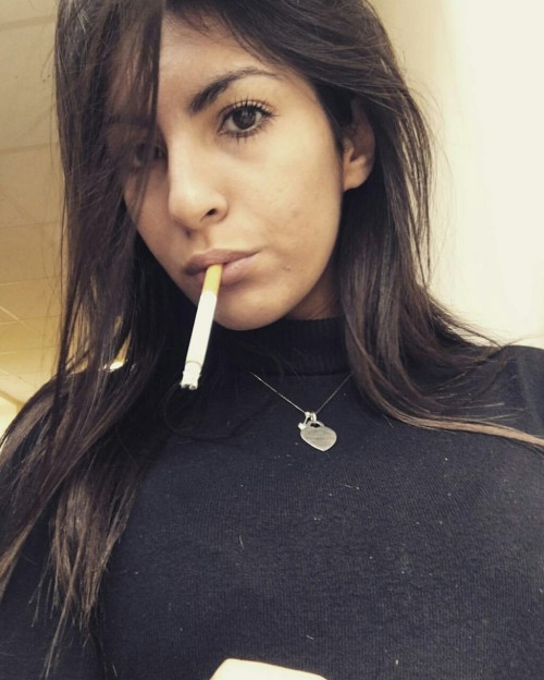 smokingsexplayground:  Sexy Smoking Hottie 