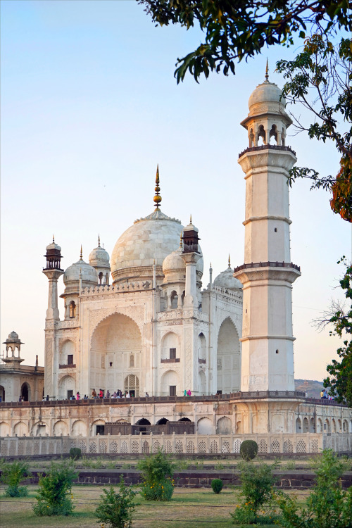 Bibi Ka Maqbara, Aurangabad / India (by Jean-Pierre Dalbéra).