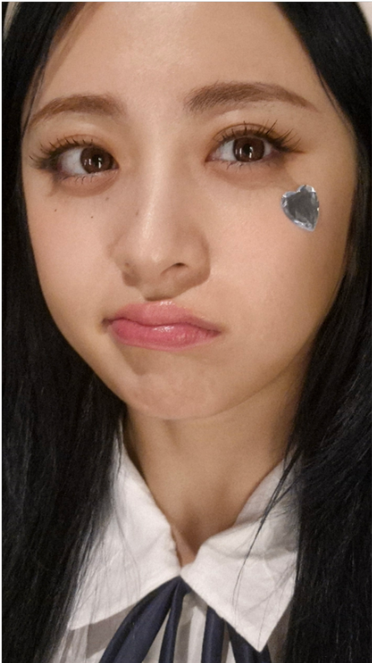 Yunjin ( Le Sserafim)