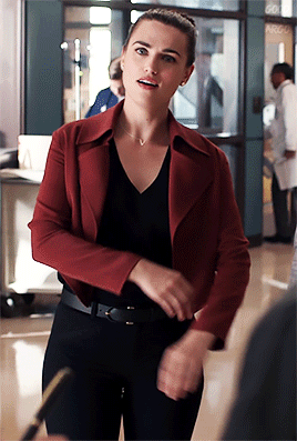 goodgirlargo: goodgirlargo: # the finger thing 