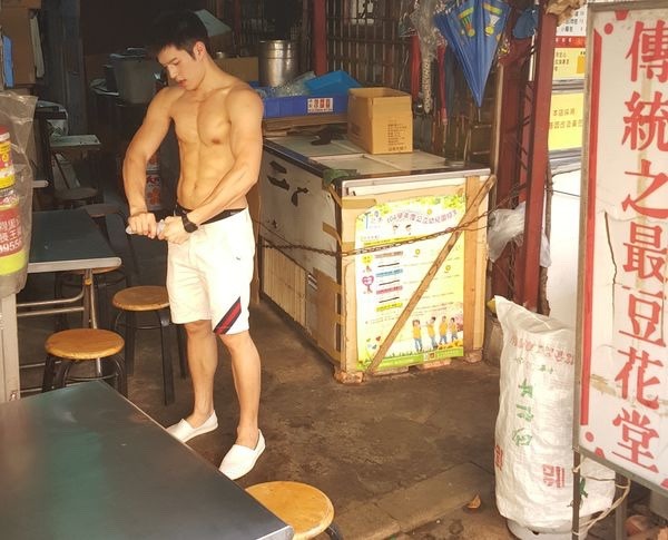 rebelziid:  Taiwanese Douhua Hunk [ This beautiful Taiwanese stud is the latest Internet