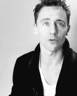 corrail:  Tom Hiddleston ~ black & white