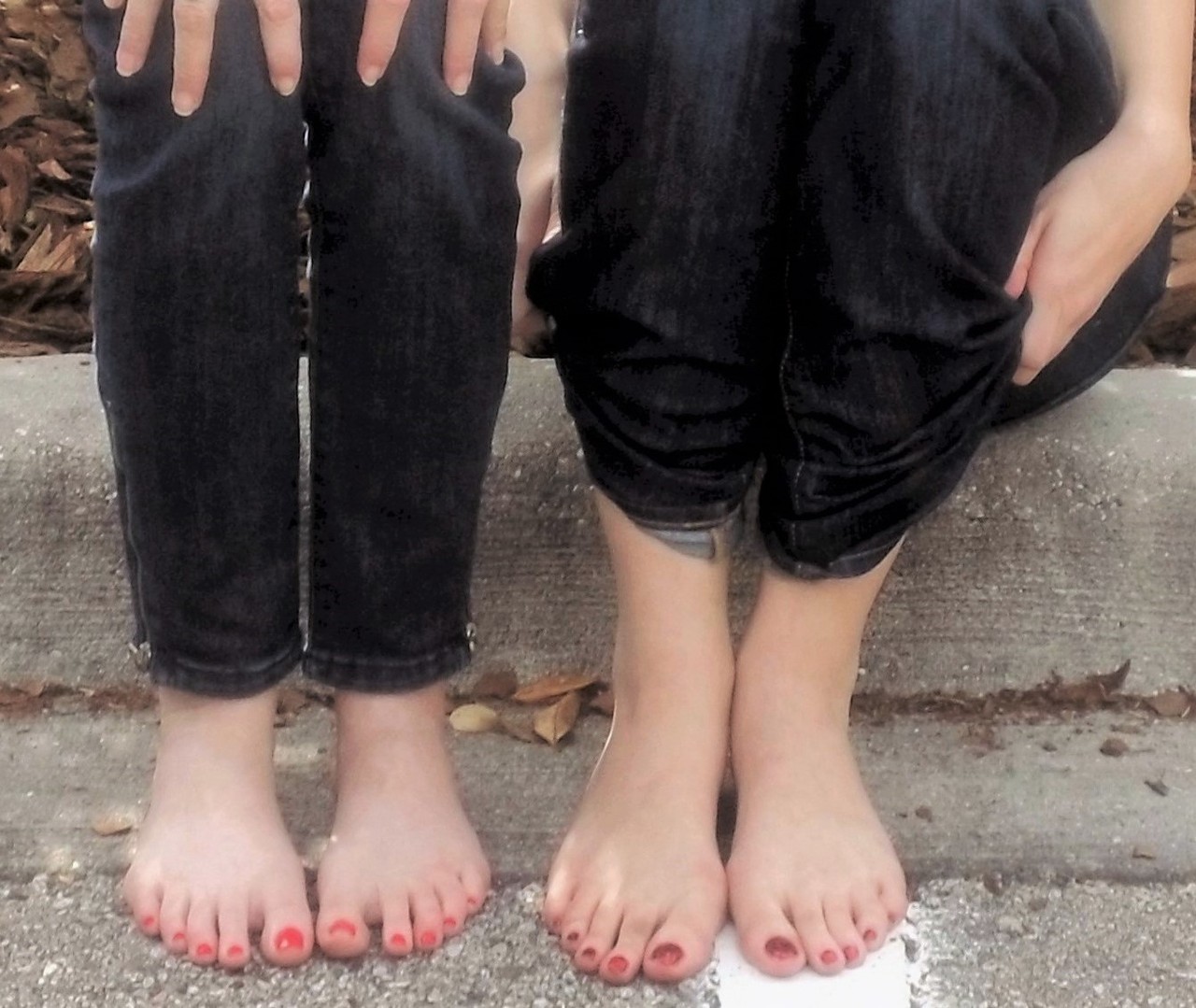 jennsummers50:  jennsummers50: So, who can tell me which of these feet belong to