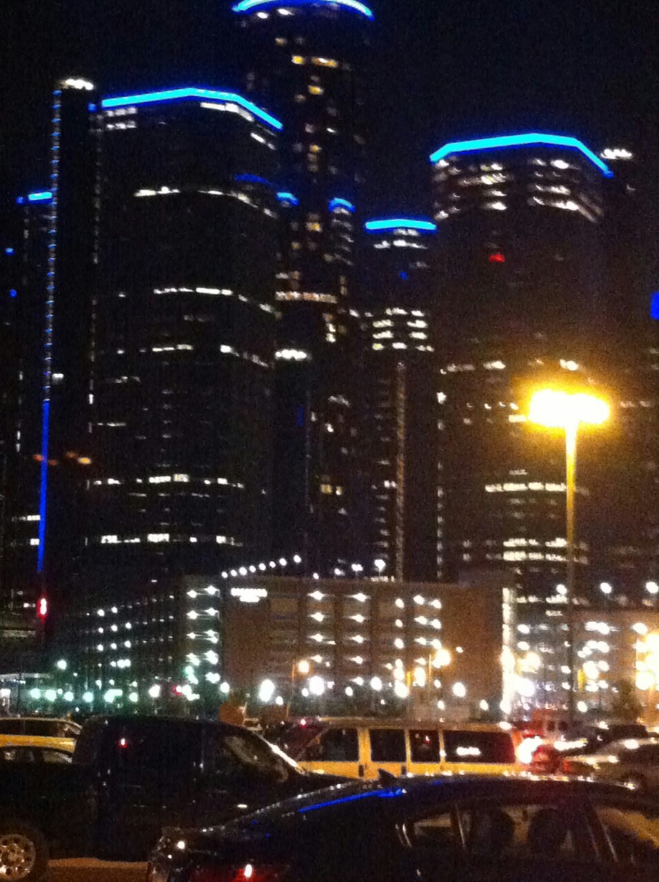 gentlemen-always-know:  Unseasonably warm October night in the city.