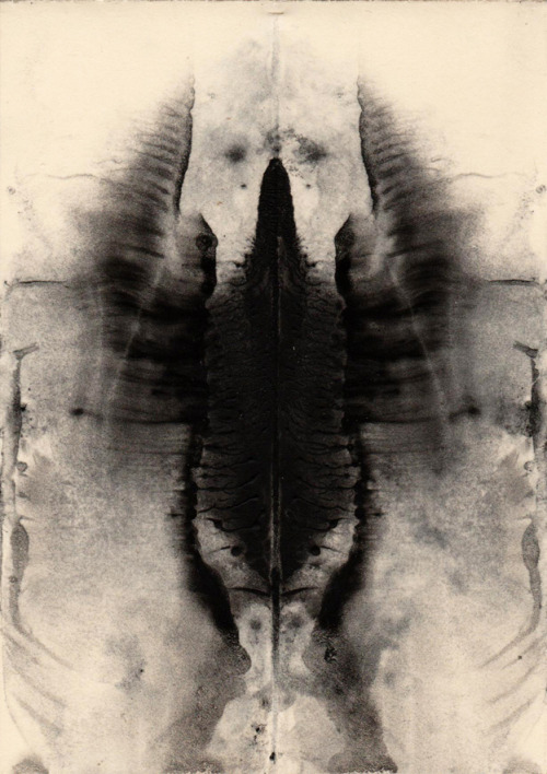 francescoviscuso:  Oil on paper, 10,5 x 15 cm.2015  