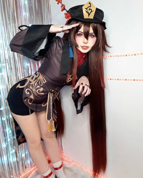 Hu Tao Cosplay - @alexy_sky_ 