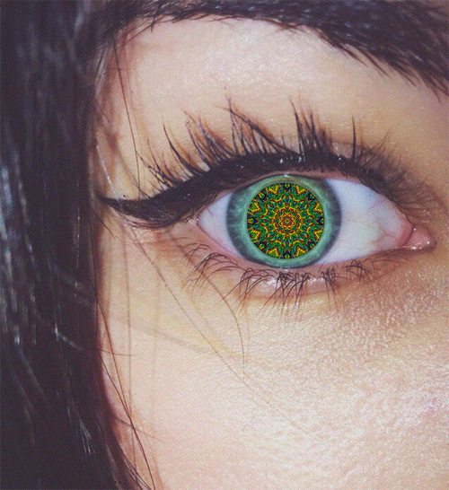 Зелёные глаза.