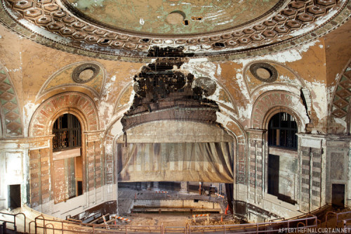 rouquinoux:  Abandoned Theaters 