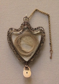 dracmakens:   Gold Locket containing the