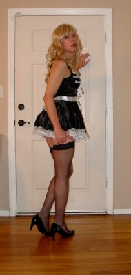 gandalfblue: sissy2pls: sissy maid The right kind of the house service. 